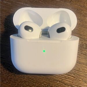 Apple Air Pods v3 with Charging Case and cord